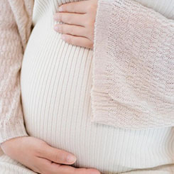 这不仅为芯片⚛设计人员提供了更🇺🇸大的灵🚕活性，从而提升功🐲🕟耗和性能🥉